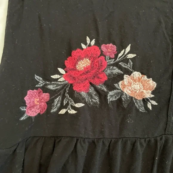 American Eagle soft and sexy shirt, black with flowers, size xs woman’s - Picture 2 of 5